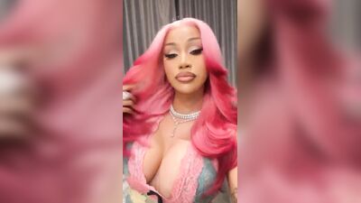Голая Cardi B