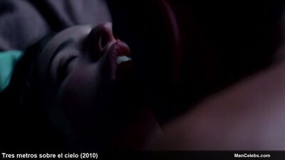 Знаменитый актер Mario Casas обнаженный и сексуальный в фильме